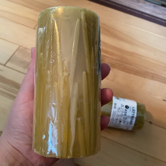 Green ikea pillar candles - Picture 2 of 3